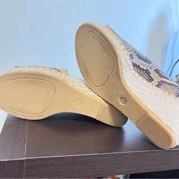 Vince. New Without Box Snake Print Python Skin Espadrilles Wedge Woven Heel 7M